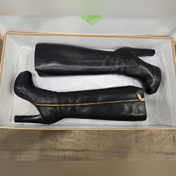 Michael Kors Women's Black 1" platform Lesly boots 6M - Picture 2 of 16